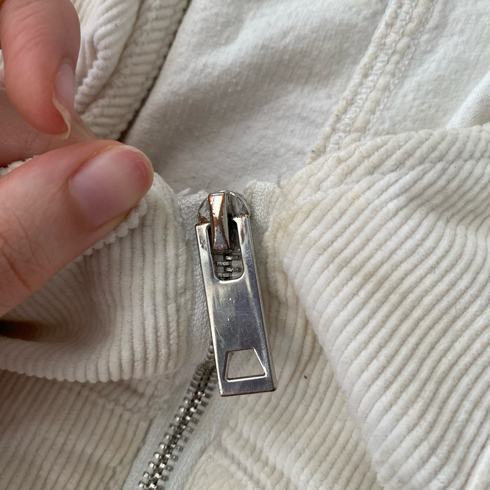 Brit Collared Cropped Top - Picture 8 of 9